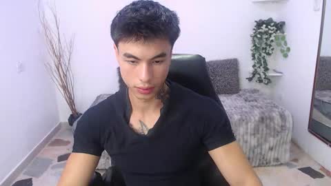 Snapshot of ian_west chatting on February 9, 11:47 am Ian online show from February 9, 11:47 am