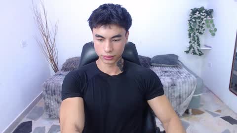 Snapshot of ian_west chatting on February 14, 12:02 pm Ian online show from February 14, 12:02 pm