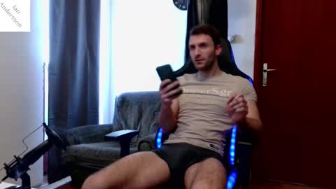 Snapshot of ianandersson27 chatting on January 28, 8:04 am Ian Andersson online show from January 28, 8:04 am