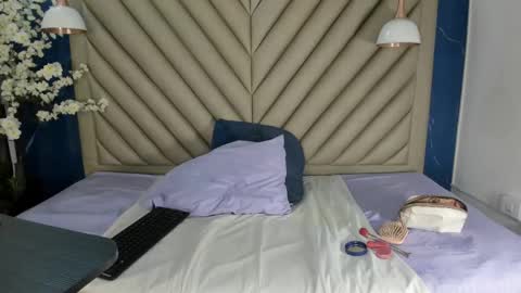 ibbie_ online show from October 3, 12:02 pm