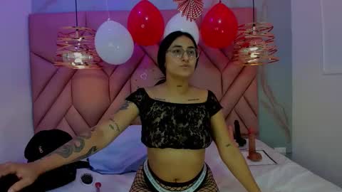 Snapshot of ibbie_ chatting on February 12, 12:00 pm ibbie_ online show from February 12, 12:00 pm