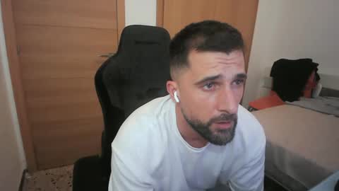 Snapshot of iberian_macho chatting on October 11, 9:35 pm iberian_macho online show from October 11, 9:35 pm