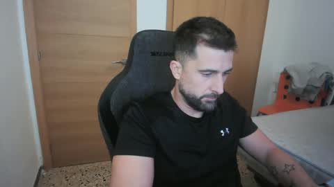 Snapshot of iberian_macho chatting on October 16, 6:36 am iberian_macho online show from October 16, 6:36 am