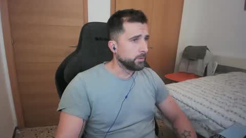 Snapshot of iberian_macho chatting on October 18, 7:42 am iberian_macho online show from October 18, 7:42 am