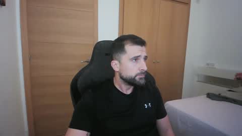 Snapshot of iberian_macho chatting on October 20, 8:59 am iberian_macho online show from October 20, 8:59 am