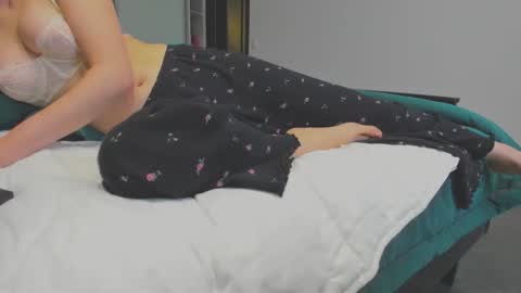 Snapshot of icebaby16 chatting on February 9, 6:39 am Ice online show from February 9, 6:39 am