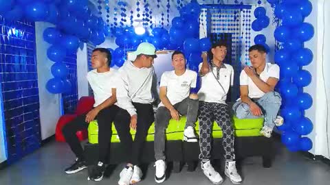 THOMAS AND DAMIAND online show from December 5, 6:11 pm