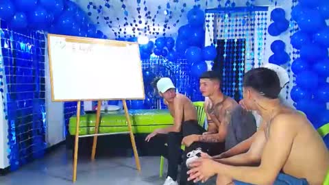 THOMAS AND DAMIAND online show from December 13, 9:20 pm