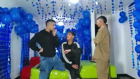 THOMAS AND DAMIAND online show from December 22, 6:15 pm