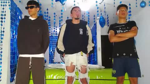 THOMAS AND DAMIAND online show from February 1, 6:08 pm