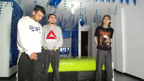 THOMAS AND DAMIAND online show from March 3, 12:58 pm