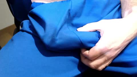 Snapshot of icky_thumps chatting on April 6, 4:32 am icky_thumps online show from April 6, 4:32 am