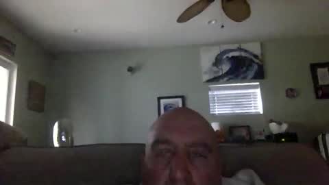 icumming online show from April 19, 4:28 pm