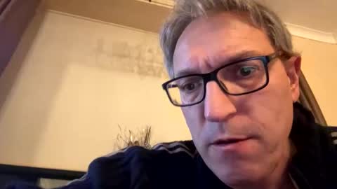 icums4u online show from November 27, 5:04 pm