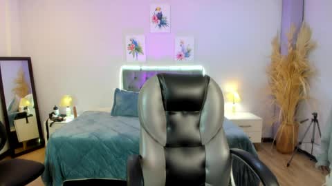 Icy online show from April 7, 11:43 am