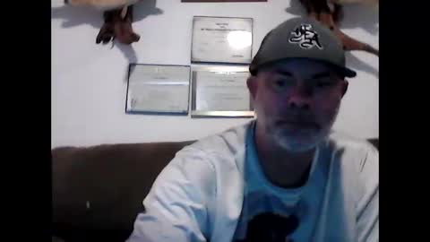 Snapshot of idkwhyidothis348732 chatting on February 15, 5:28 pm idkwhyidothis348732 online show from February 15, 5:28 pm