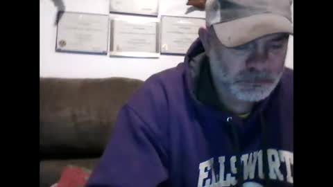 Snapshot of idkwhyidothis348732 chatting on February 18, 12:48 am idkwhyidothis348732 online show from February 18, 12:48 am