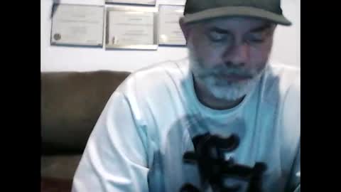 Snapshot of idkwhyidothis348732 chatting on February 24, 1:13 am idkwhyidothis348732 online show from February 24, 1:13 am