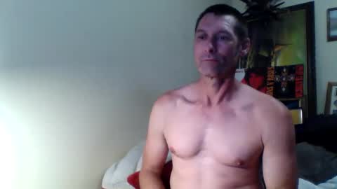 Snapshot of ifoundthegspot chatting on May 6, 9:47 am Darthmark420 online show from May 6, 9:47 am