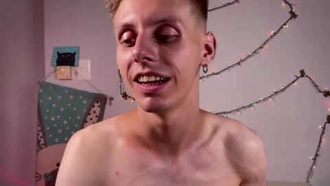 Snapshot of igarsson chatting on February 15, 12:04 am vladito online show from February 15, 12:04 am