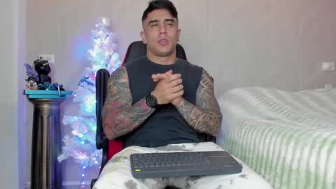 Snapshot of igor_scott chatting on December 31, 2:19 am Igor scott online show from December 31, 2:19 am