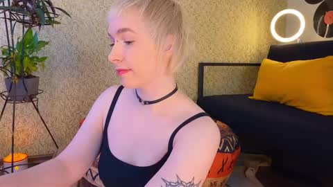 Emmy  help me reach 100 thumbs up online show from February 28, 5:48 am