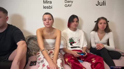 Julia and Mira online show from January 9, 1:35 pm
