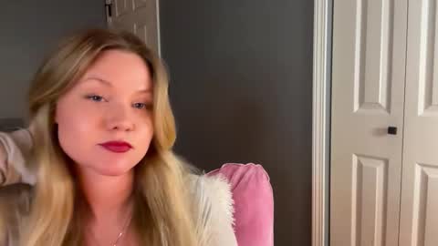 Snapshot of iheartcassie2844 chatting on February 11, 3:44 am cassie online show from February 11, 3:44 am