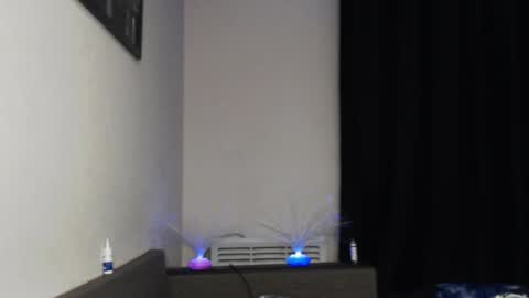 iiiiiiis online show from November 10, 5:23 pm