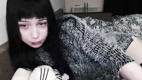 iiiiiiis online show from December 3, 12:29 am