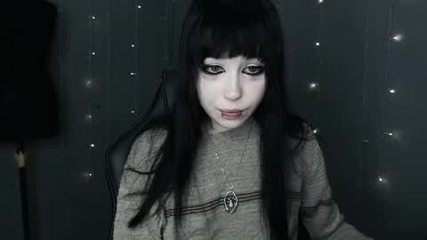 iiiiiiis online show from April 14, 9:54 pm