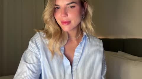 Snapshot of iiivy_ chatting on December 7, 4:31 am Ivy online show from December 7, 4:31 am