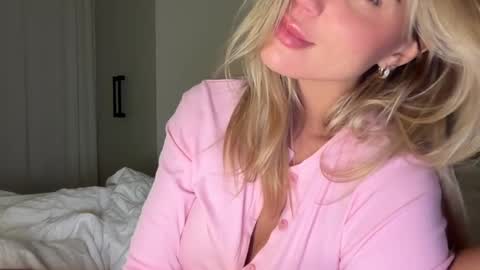 Snapshot of iiivy_ chatting on December 14, 5:40 am Ivy online show from December 14, 5:40 am