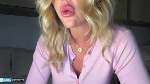 Snapshot of iiivy_ chatting on September 10, 12:10 am Ivy online show from September 10, 12:10 am