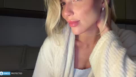 Snapshot of iiivy_ chatting on October 27, 11:09 pm Ivy online show from October 27, 11:09 pm