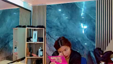 iisalombardi online show from October 21, 3:18 am