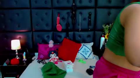 Snapshot of iisalombardi chatting on June 22, 2:35 am iisalombardi online show from June 22, 2:35 am