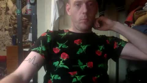iitsniick online show from April 22, 10:33 pm