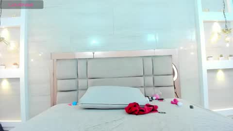 ikia lopez online show from November 15, 7:10 pm