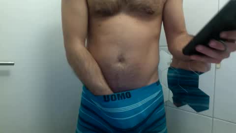 Snapshot of ilcaponero chatting on March 15, 12:49 am ilcaponero online show from March 15, 12:49 am