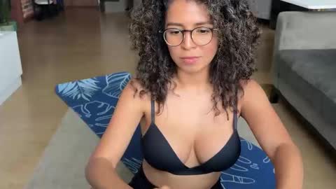 Snapshot of illaroom chatting on January 28, 10:12 pm Kloe online show from January 28, 10:12 pm