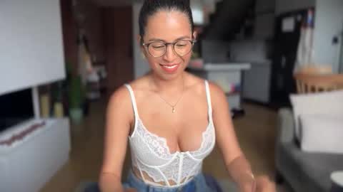 Kloe online show from November 11, 4:07 pm