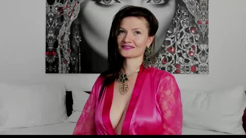 Snapshot of illegalbeauty87 chatting on June 8, 7:14 pm Ingrid or more easier...Miss GoDDess Mistress online show from June 8, 7:14 pm