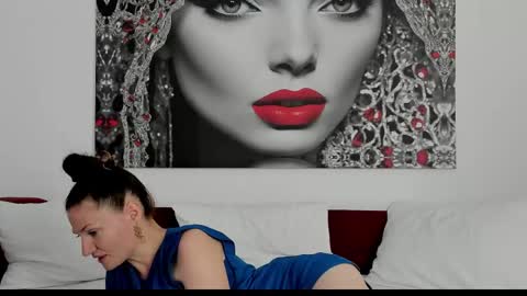Snapshot of illegalbeauty87 chatting on June 9, 7:20 am Ingrid or more easier...Miss GoDDess Mistress online show from June 9, 7:20 am