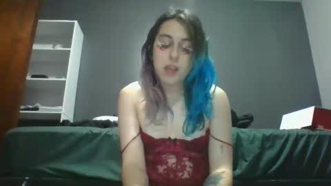 Snapshot of illlypad_lilac chatting on April 11, 1:43 am Lilly online show from April 11, 1:43 am