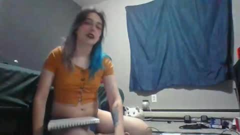 Snapshot of illlypad_lilac chatting on April 19, 2:33 am Lilly online show from April 19, 2:33 am