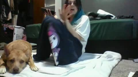 Snapshot of illlypad_lilac chatting on May 1, 1:32 am Lilly online show from May 1, 1:32 am
