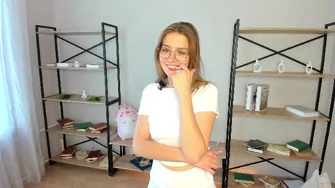 Snapshot of ilonamoorman chatting on July 3, 6:53 am Ilona online show from July 3, 6:53 am