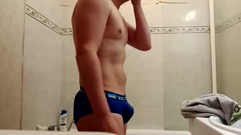 Snapshot of ilovecuteguy79 chatting on April 4, 5:16 am ilovecuteguy79 online show from April 4, 5:16 am