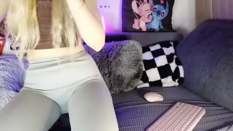 nicollee online show from January 26, 3:47 pm